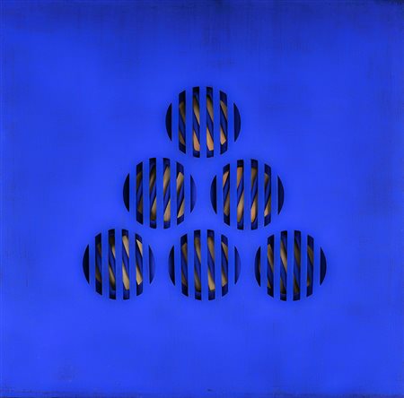 VANNA NICOLOTTI 1929 Struttura variata blu, 1975 Tela intagliata con metallo...
