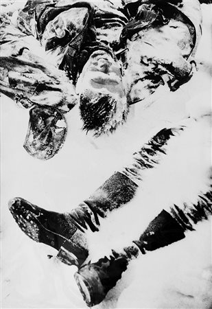 GALINA SANKO (1904 - 1981)Cadaveri di soldati sulla terra russa 1941Stampa...