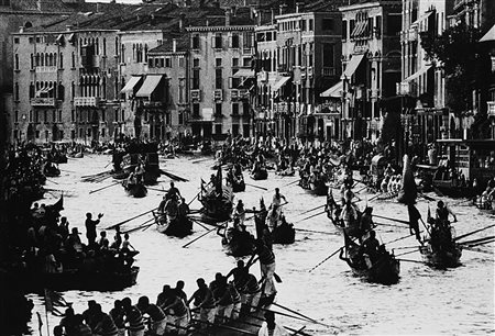 Gianni Berengo Gardin (Milano 1930)Regata storica, Venezia, Canal Grande...