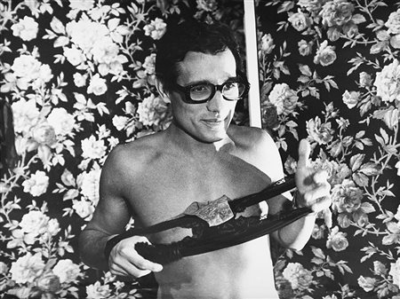 Tazio Secchiaroli (1925 - 1998)Enzo Jannacci nel film "L'udienza" 1972Stampa...