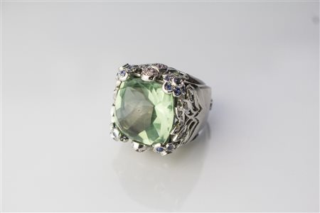 Anello in oro con ossidiana, zaffiri e diamanti. . . Anello firmato Paolo...