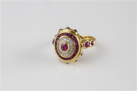 Anello in oro con rubini e diamanti. . . Anello in oro giallo di gr 7.20 con...