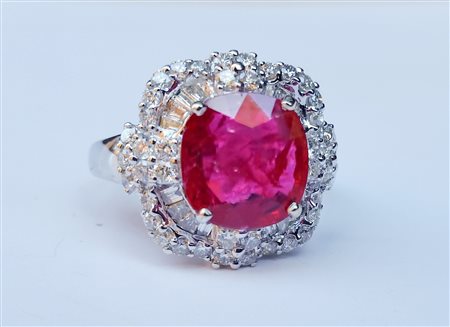 Anello in oro con rubino e diamanti. . . Anello in oro bianco di gr 4.79 con...