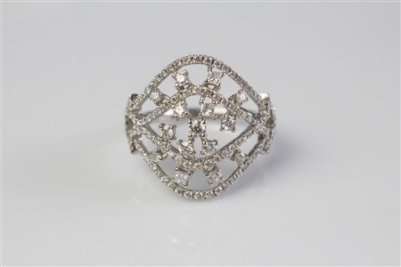Anello in oro e diamanti. . . Anello in oro bianco di gr 5.90 con diamanti...