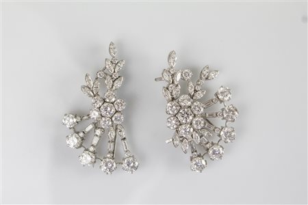 Spilla doppia clip in platino e diamanti. . . Spilla doppia clip in platino...