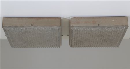 MANIFATTURA ITALIANA Coppia di plafoniere in metallo anodizzato e vetro. -....