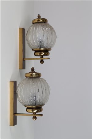 BROTTO ANGELO (1914 - 2002) Attrib. Coppia di applique in ottone e vetro,...