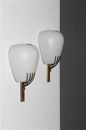 ARREDOLUCE Attrib. Coppia di applique in ottone metallo laccato e vetro...