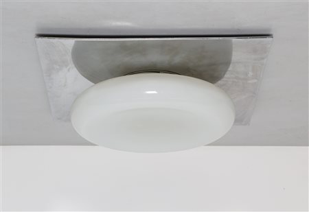 MANIFATTURA ITALIANA Lampada da soffitto in metallo cromato e vetro opalino....