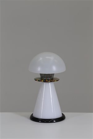 MANIFATTURA ITALIANA Lampada da tavolo in vetro opalino e colorato, metallo...