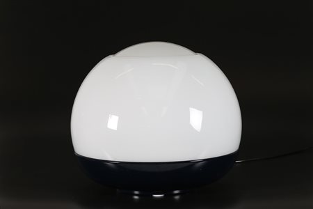 LEONARDO FERRARI & FRANCO MAZZUCCHELLI Lampada da tavolo in metallo laccato...