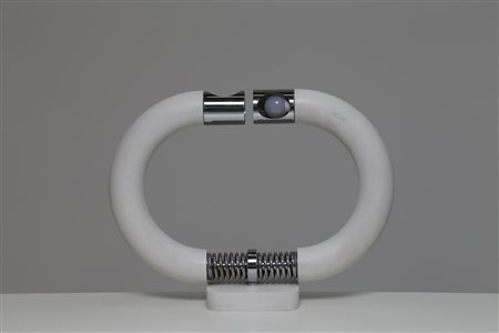 PIA GUIDETTI Lampada da tavolo in acciaio e metallo laccato, per Lumi anni...