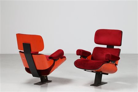 - Coppia di poltrone in acciaio e multistrato curvo, rivestite in tessuto,...