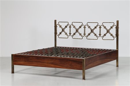 BORSANI OSVALDO (1911 - 1985) Attrib. Letto in ottone e legno, anni 60. -. Cm...