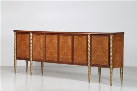 BORSANI OSVALDO (1911 - 1985) Credenza in radica di noce, gambe dorate e...