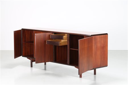 MANIFATTURA ITALIANA Credenza in palissandro, anni 60. -. Cm 210,50 x 83,50 x...