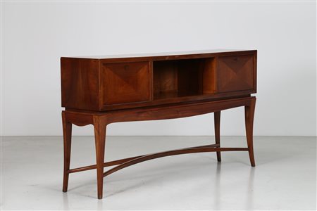 MANIFATTURA ITALIANA Consolle in noce con antine a ribalta, anni 50. -. Cm...