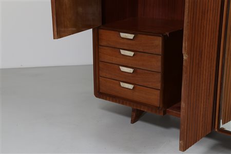 MANIFATTURA ITALIANA Armadio cinque ante in legno grissinato e specchi,...