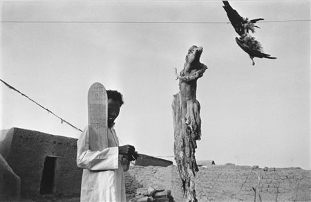 ABBAS ATTAR (1944-) Mali, Villaggio di Severi 1988stampa vintage ai sali...