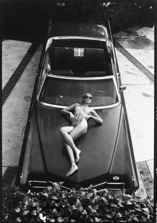 HELMUT NEWTON (1920-2004) Playmateanni '70lotto di 2 fotostampa vintage ai...