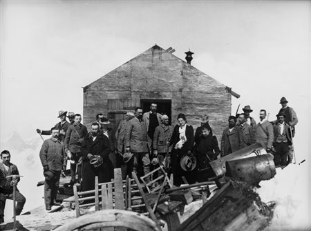 SELLA VITTORIO (1859-1943) La Regina Margherita ed il suo seguito al colle...