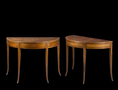Coppia di consolles demilune in ciliegio filettate in legno ebanizzato. Gambe...