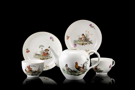 Manifattura di Furstenberg, fine secolo XVIII. Teiera e due tazzine con...