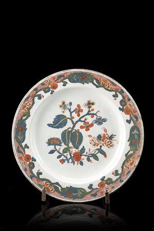 Manifattura di Pasquale Rubati, Milano, 1770/80. Piatto tondo in maiolica con...