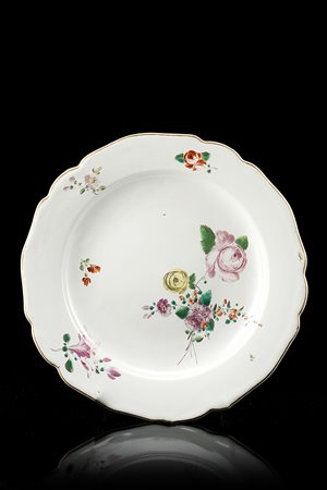 Piatto polilobato in maiolica. Probabile manifattura di Pasquale Rubati,...