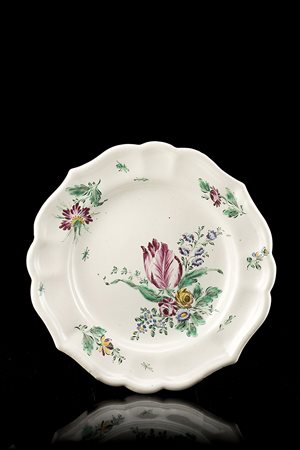 Manifattura di Pasquale Rubati, Milano, 1770 circa. Piatto polilobato in...