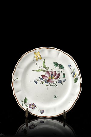 Manifattura di Pasquale Rubati, Milano, 1770/80. Piatto polilobato in...