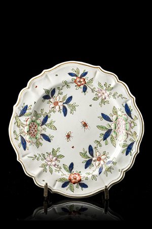 Manifattura di Pasquale Rubati, Milano, 1760/80. Piatto a bordo polilobato in...