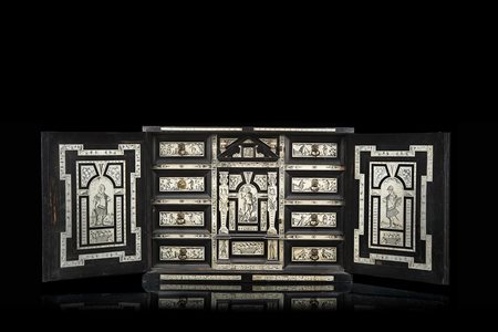 Monetiere in legno ebanizzato con coperchio e fianchi filettati a motivi...