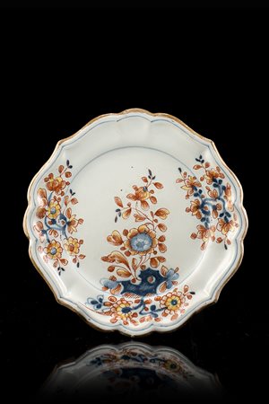 Manifattura di Felice Clerici, Milano, 1770/90. Piatto polilobato in maiolica...