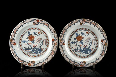 Manifattura di Pasquale Rubati, Milano, 1770/80. Due piatti tondi in maiolica...