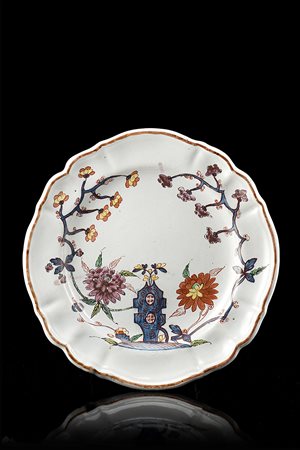 Manifattura di Felice Clerici, Milano 1760 circa. Piatto polilobato in...