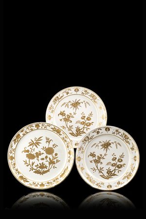 Manifattura di Felice Clerici, Milano, 1745/70. Tre piatti tondi in maiolica...