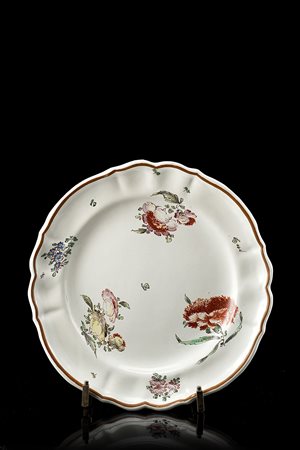 Manifattura di Pasquale Rubati, Milano 1770/80. Piatto polilobato in maiolica...