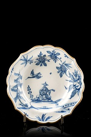 Manifattura di Felice Clerici, Milano 1760/70. Piatto fondo mistilineo in...