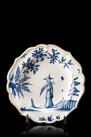 Manifattura di Felice Clerici, Milano 1760/70. Piatto fondo mistilineo in...