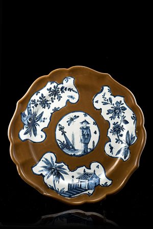 Manifattura di Felice Clerici, Milano 1745/80. Piatto polilobato in maiolica...