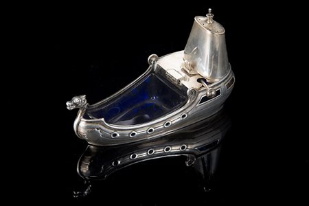 Set da condimento in argento a forma di barca. Birmingham, 1904. Argentiere...