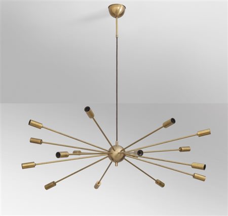 UN LAMPADARIO, anni '50. Ottone, sospensione a cavo. Altezza cm 100, diametro...