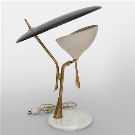 UNA LAMPADA DA TAVOLO, anni '50.Marmo, ottone, alluminio laccato. Altezza cm...