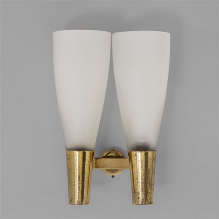 FONTANA ARTE Una lampada a parete, circa 1956Vetro satinato, ottone. Altezza...