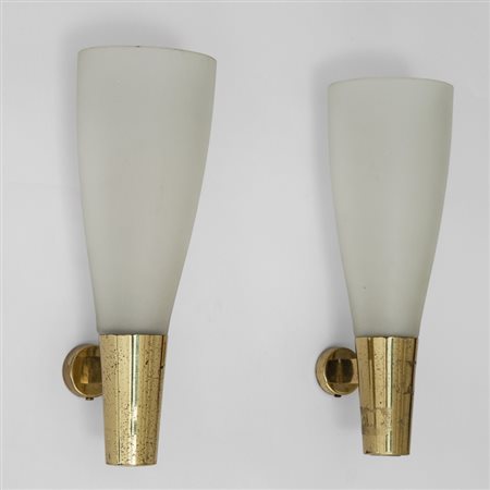FONTANA ARTE Due lampade a parete '1337', circa 1960. Vetro satinato, ottone....