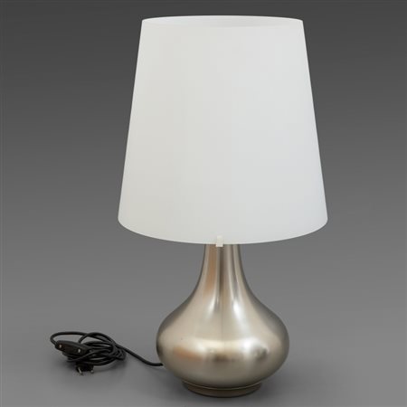 MAX INGRANDUna lampada da tavolo "2344" per FONTANA ARTE, 1964. Ottone...