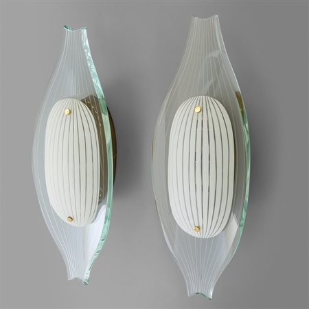 MAX INGRANDDue lampade a parete "2340" per FONTANA ARTE, 1965. Cristallo...