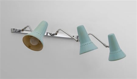 STILNOVO Una lampada da parete, anni '50. O ttone cromato, alluminio laccato,...