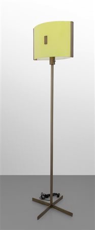 STILNOVO Una lampada da terra, anni '50. Ottone nichelato opaco, perspex....